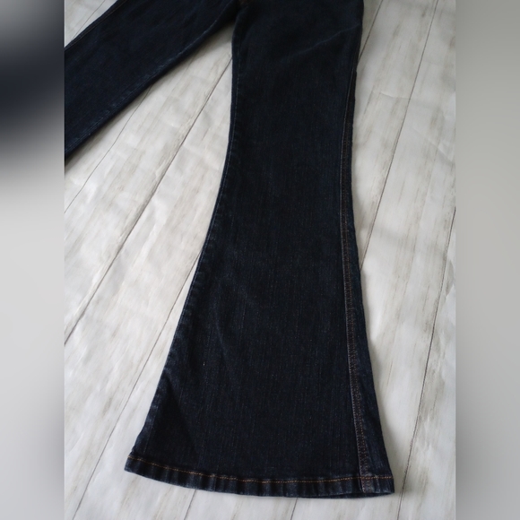 Apollo Jeans women zipper size 7/8 wide  leg  no pockets  color bue  pre owmed - Picture 3 of 10